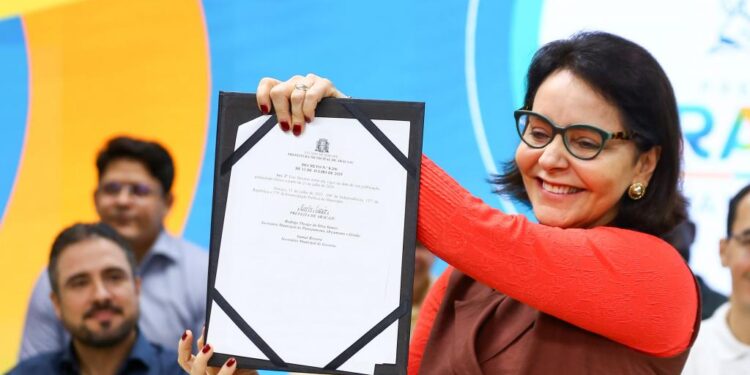 Prefeita Emília sanciona reforma da previdência de Aracaju e nomeia novos conselheiros do AjuPrev