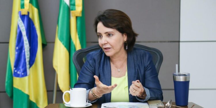 Prefeita Emília comemora aprovação de projeto que visa atrair investimentos para Aracaju com programa de parcerias