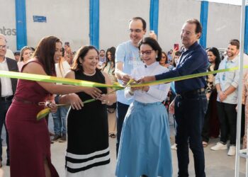 Prefeita Emília inaugura reforma e ampliação da Escola Municipal Alcebíades Melo Vilas Boas no bairro Industrial