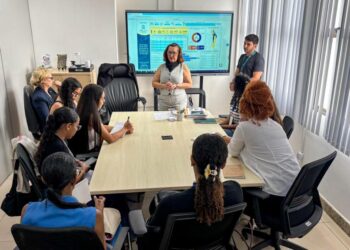 Alunos de Pedagogia da UFS conhecem práticas de gestão educacional da Educação de Aracaju