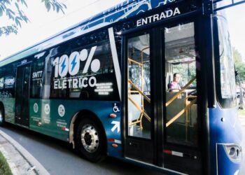Usuários aprovam ônibus elétrico e celebram nova fase do transporte coletivo de Aracaju