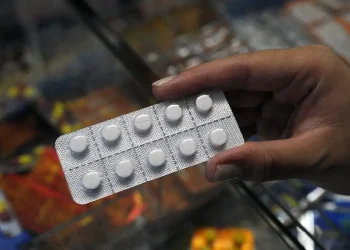 Possível reação do Brasil a tarifaço pode afetar preços de remédios