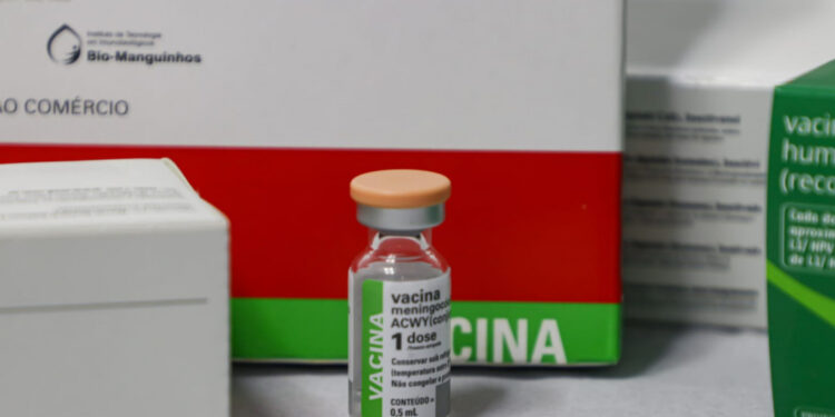 Vacina ACWY contra meningite passa a ser aplicada como dose de reforço em bebês de 12 meses
