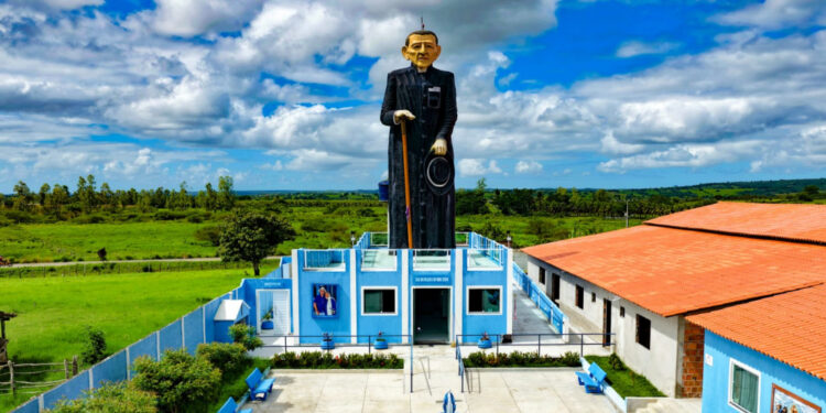 Propriá abriga o segundo maior monumento de Padre Cícero do Brasil