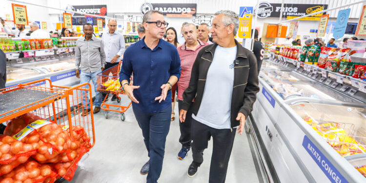 Fábio Mitidieri participa da inauguração do Atakarejo em Itabaiana e destaca momento positivo de atração de empresas a Sergipe