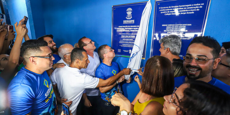 Governo de Sergipe entrega 73ª obra da Educação com quadra de esportes e climatização do Colégio Jorge Amado em Socorro