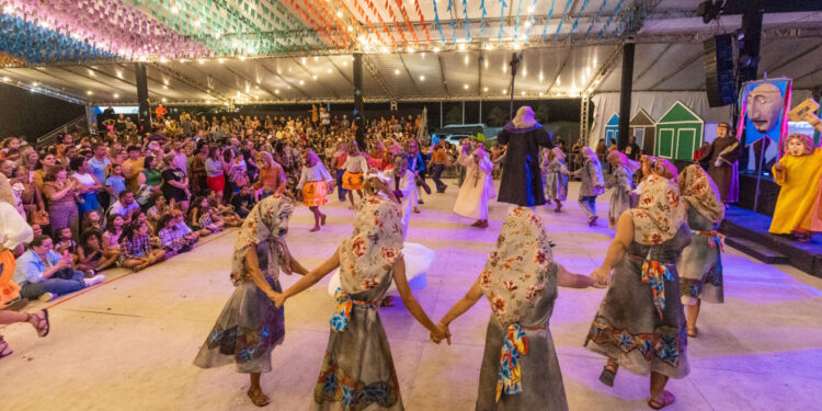 Última semana da Vila do Forró 2025 tem início com mais de 30 atrações de diversos estilos