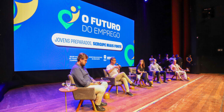 Governo de Sergipe qualificará mais de cinco mil estudantes da rede pública de ensino para o trabalho