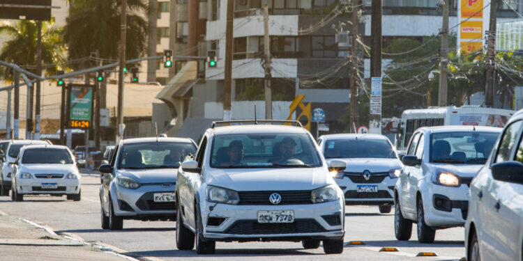 Vender e não realizar a transferência de propriedade do veículo pode gerar multas e até indiciamento em investigação criminal, alerta Polícia Civil