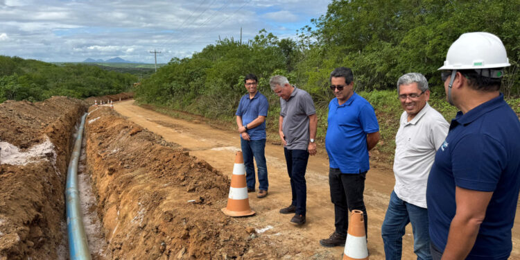Governo do Estado acompanha andamento de obras no alto sertão sergipano