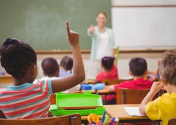 Busca Ativa Escolar: cerca de 300 mil crianças e adolescentes voltaram à escola no Brasil em oito anos