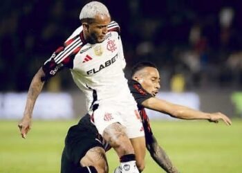 Wesley marca na despedida, Flamengo vence Bragantino e segue na cola do líder