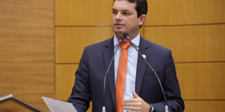 Paulo Júnior cobra melhorias nos serviços da Iguá e destaca avanços em São Cristóvão