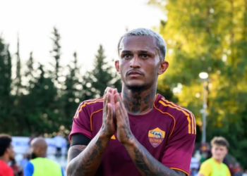 Estreia de Wesley, ex-Flamengo, pela Roma chama atenção de torcedores: ‘Absurda’