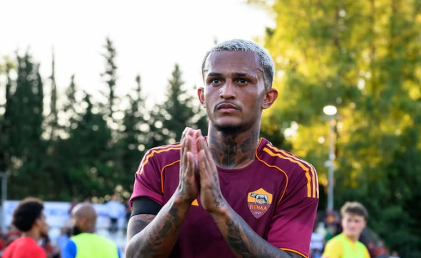 Estreia de Wesley, ex-Flamengo, pela Roma chama atenção de torcedores: ‘Absurda’