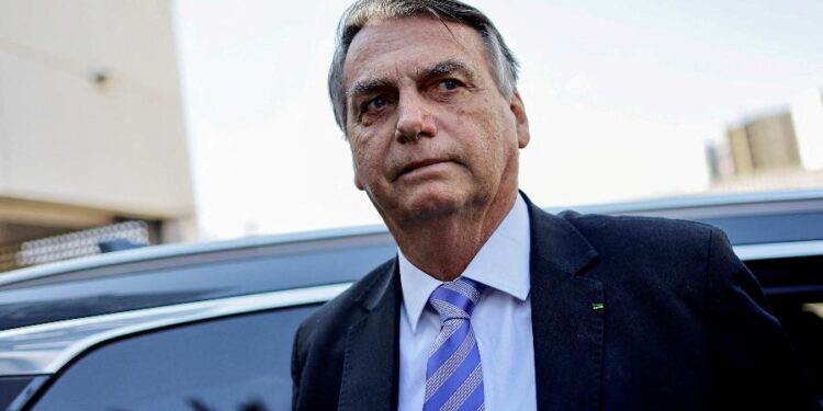 Defesa de Bolsonaro indica nove advogados para julgamento no STF