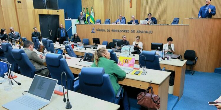 Câmara de Aracaju debate situação da população em situação de rua, serviços públicos e investimentos em infraestrutura