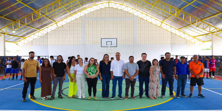 Prefeitura de São Cristóvão entrega recuperação da estrutura metálica e cobertura da quadra da EMEF Araceles Rodrigues Corrêa