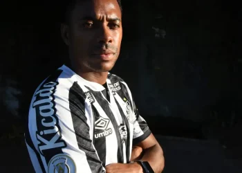 Maioria do STF mantém prisão do ex-jogador Robinho
