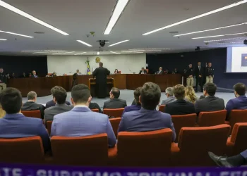 Com voto de Moraes, STF retoma nesta terça julgamento de Bolsonaro