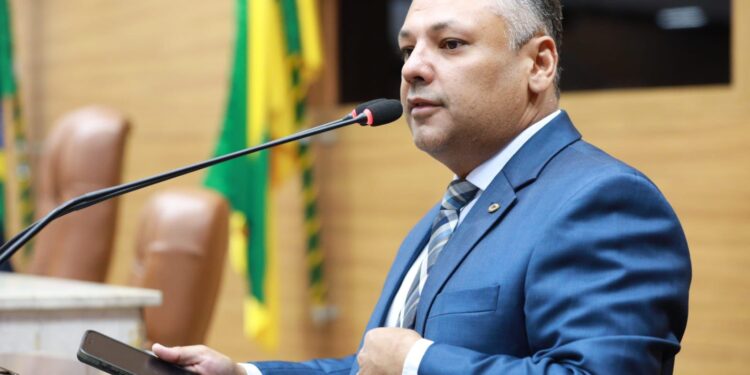 Deputado Ibrain de Valmir destaca importância dos programas Novo Lar e Casa Legal em Lagarto