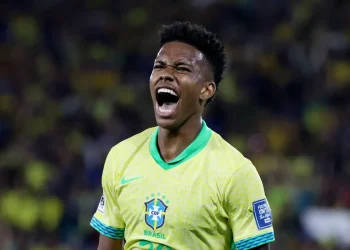 Brasil joga bem no Maracanã e derrota Chile pelas Eliminatórias