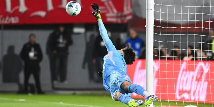 Rossi brilha nos pênaltis e garante classificação do Flamengo