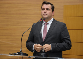 Marcos Oliveira critica déficit na educação e alerta para impactos na previdência estadual