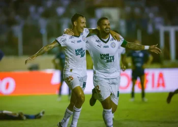 Copa do Nordeste: Bahia vence Confiança por 4 a 1 e encaminha título
