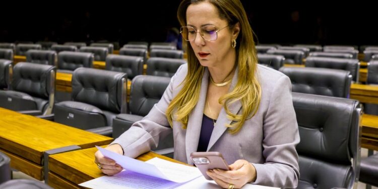 Delegada Katarina vota contra a PEC da Blindagem e alerta para retrocessos