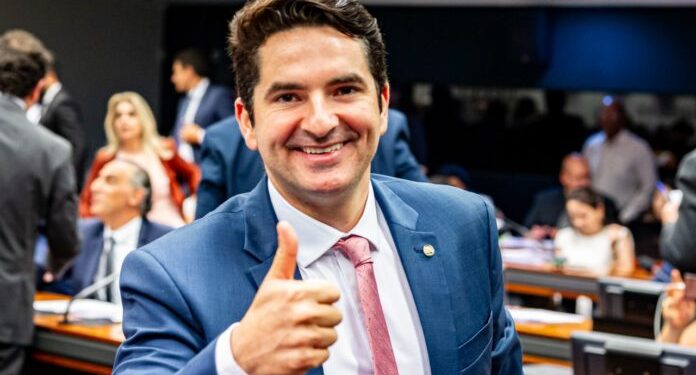 Gustinho Ribeiro assegura recursos para saúde em Brejo Grande, Arauá e Riachão do Dantas