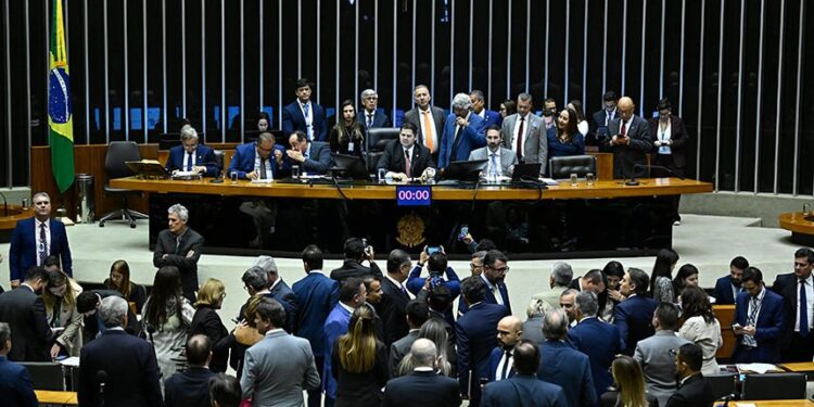 Senado aprova proposta que altera a Lei da Ficha Limpa e muda prazos para inelegibilidade