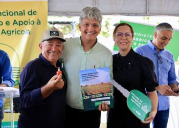Prefeitura de Socorro recebe trator agrícola pelo Promaq para fortalecer a produção rural