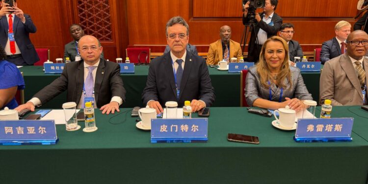 Deputado Luciano Pimentel representa Sergipe em Fórum de Legisladores na China