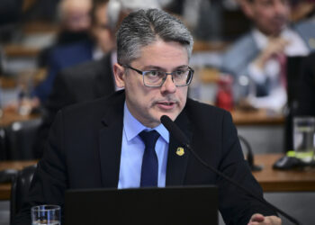 Alessandro vota contra projeto que enfraquece a Lei da Ficha Limpa