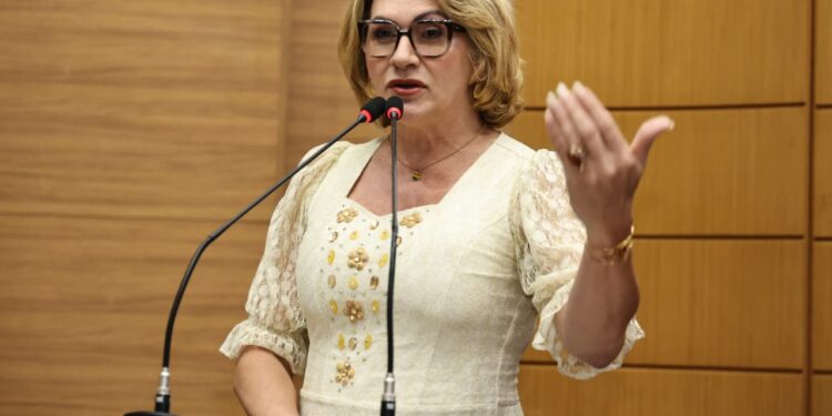 Linda Brasil defende prevenção aos abusos sexuais na internet