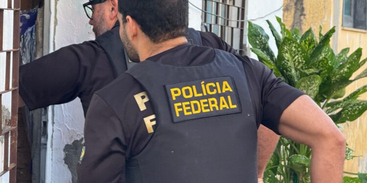 PF prende investigado em flagrante durante operação contra crimes de abuso sexual infantojuvenil em Aracaju