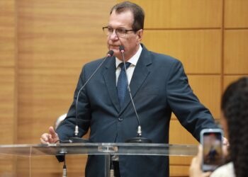 Adailton Martins critica serviços da Iguá e da Energisa