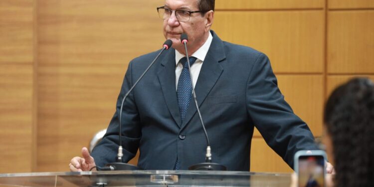 Adailton Martins critica serviços da Iguá e da Energisa