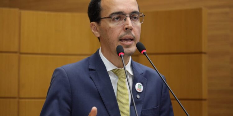 Georgeo Passos critica número de vagas do concurso do magistério