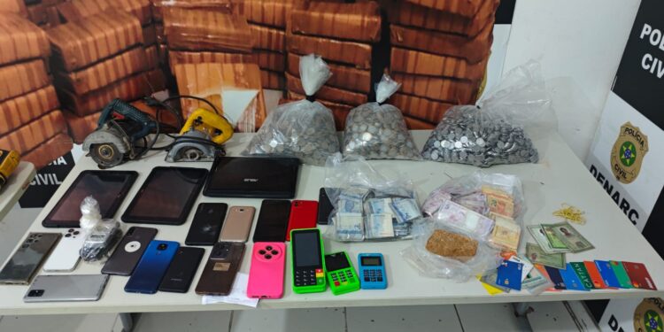 Polícia Civil desarticula ponto de tráfico de drogas no bairro América, em Aracaju