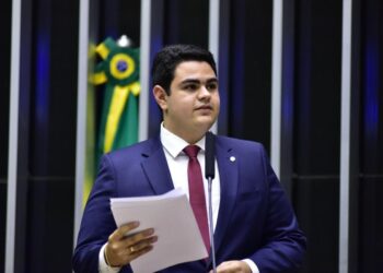 Deputado Federal Ícaro de Valmir está internado no Primavera em Aracaju