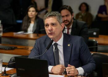 Senador Rogério defende exame de proficiência e controle da formação médica no Brasil