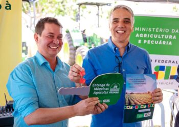 Deputado Fábio Reis entrega 7 tratores para fortalecer agricultura em Sergipe