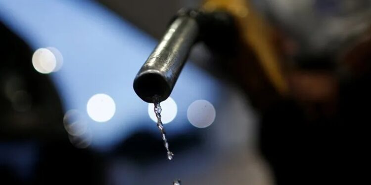 ICMS em gasolina e etanol sobe R$ 0,10 por litro a partir de janeiro