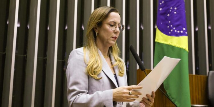 Delegada Katarina apresenta projeto para regulamentar disputas territoriais entre municípios