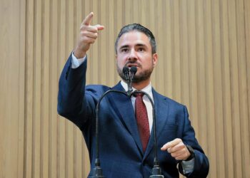 “Aqui não tem cabresto: não devo nada a ninguém e não coloco sujeira debaixo do tapete”, afirma Ricardo Vasconcelos sobre instalação de CPIs na CMA