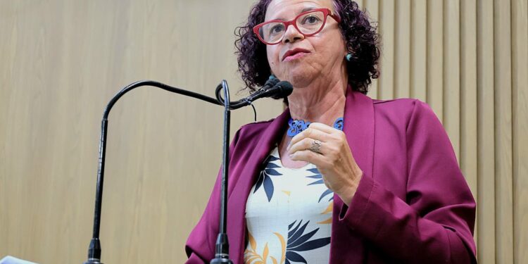 Vereadora Sonia Meire denuncia problemas graves nas escolas municipais