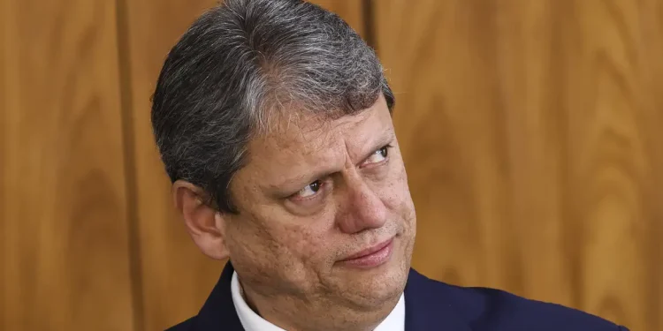 Moraes pede parecer da PGR sobre pedido para investigar Tarcísio