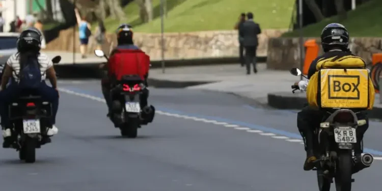 Número de trabalhadores por aplicativo cresceu 170% em 10 anos, diz BC